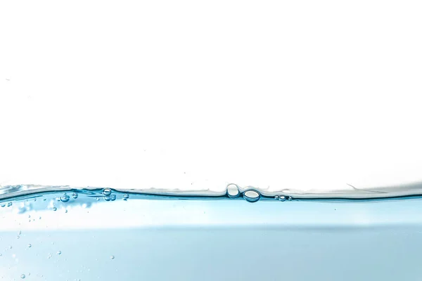 水花和气泡在白色背景上隔绝 蓝色水波的抽象背景在白色上被隔离 免版税图库照片