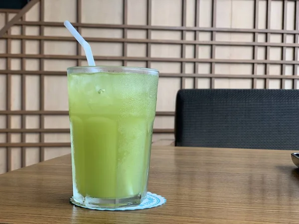 Vidro Chá Verde Frio Com Palha — Fotografia de Stock