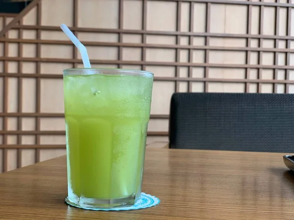 Chá Verde Com Limão Hortelã Uma Mesa Branca — Fotografia de Stock