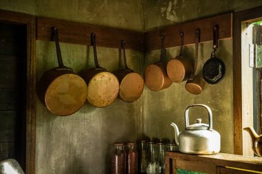 antika arka planı olan eski ahşap çatal bıçaklar