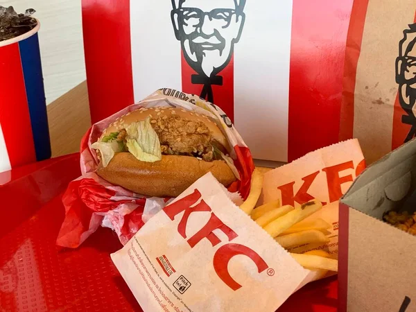 Аюттхая Таиланд 2022 Апреля Kfc Hamburger Fried Chicken Set Fast — стоковое фото