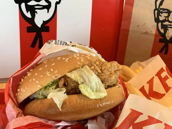Аюттхая Таиланд 2022 Апреля Kfc Hamburger Fried Chicken Set Fast — стоковое фото