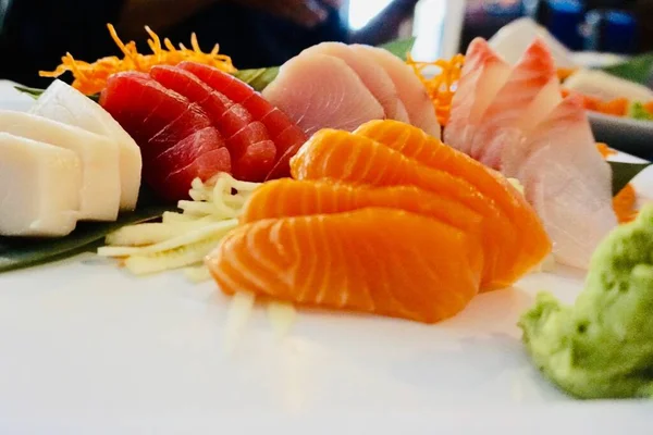 Sushi Fundal Alb Close — Fotografie, imagine de stoc