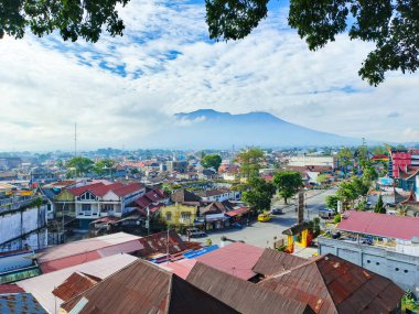 Marapi Dağı 'nın görünümü patlar
