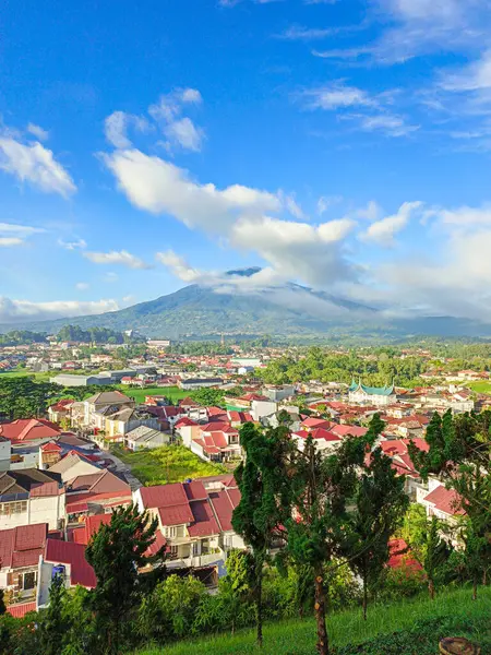 stock image The photo of clouds and Mount Singgalang was taken from the top of the hill and shows a view of the city below