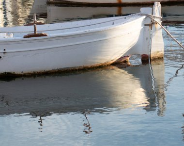 Sakin Akdeniz sularındaki yansımalar