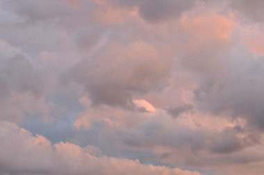 Fırtınalı gökyüzü fotoğrafçılıkta arka plan olarak kullanılacak