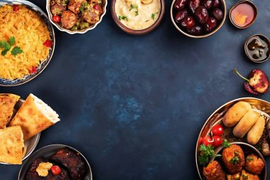 Geleneksel Ramazan İftarı, Hurma, Meyve Suyu ve Sağlıklı Ramazan Yemeği, Ramazan Mübareği