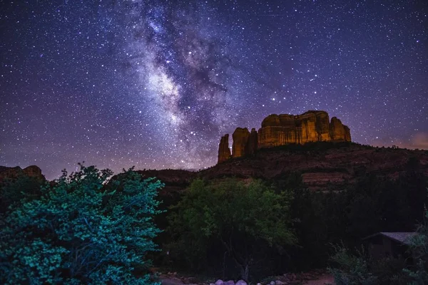 View Milky Way Cathedral Rock Seen Cathedral Rock Trailhead Back 스톡 사진