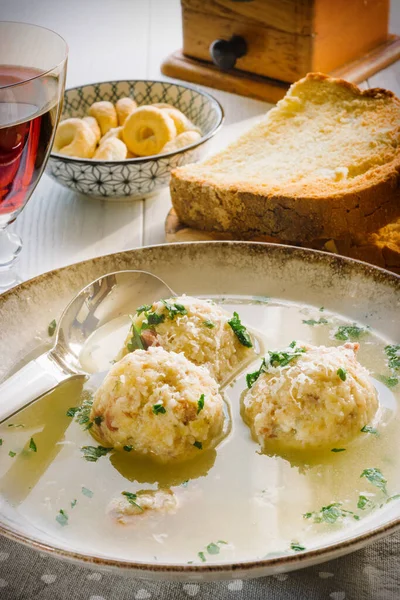 Speck Dumplings Cooked Vegetable Broth Typical Tyrolean Dish — Stock Photo, Image