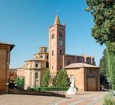 Ascanio, Toskana - Ağustos 2023: Monte Oliveto Maggiore Toprak Manastırı