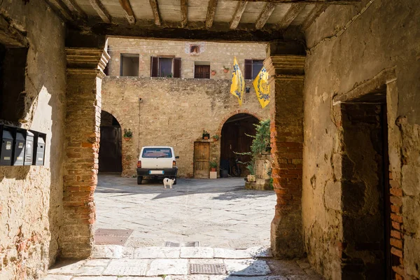 Asciano Toskana Fassade Eines Alten Mittelalterlichen Hauses — Stockfoto
