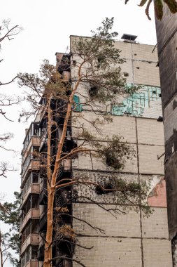 Ukrayna 'da savaş. Ukrayna 'nın Irpin şehrinde yıkılmış bir ev.