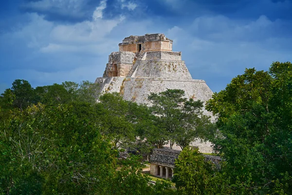 Uxmal Ruin Mexico Pyramid Magician Green Tropic Forest Dark Storm — Stock Fotó