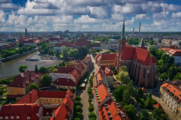 폴란드의 도시인 카우는 여름의 날입니다 구름을 오드라 유럽의 폴란드 — 스톡 사진