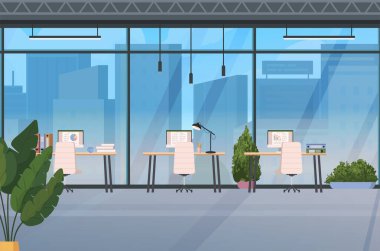 Masalar, bilgisayarlar, sandalyeler, panoramik pencere, doğal ışık ve bitkilerin yer aldığı modern çalışma alanı, davetkar ve huzurlu bir çalışma alanı ortamı yaratıyor. Ofis içi. Yapay zeka olmayan vektör oluşturuldu