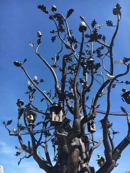 Parktaki demir ağacı, sanat eserleri, Sakartvelo Tiflis
