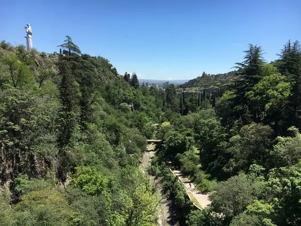 Tiflis Sakartvelo şehir parkı.