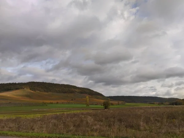 Nuvens Nas Montanhas Manhã — Fotografia de Stock