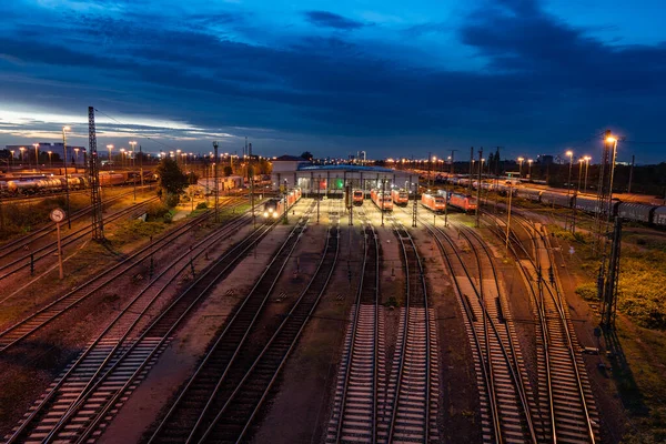 Güterbahnhof Der Deutschen Bahn Mannheim Schuss Zur Blauen Stunde — Stockfoto