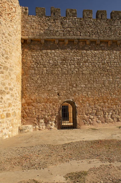 Santiago de la Torre castle, medieval fortress in the municipality of San Clemente (Cuenca): engineering and abandoned buildings