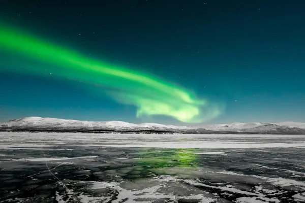 アイスランドの北極山の北の光は — ストック写真