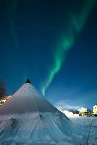 Norveç 'in kutup ışıklarının güzel gece manzarası
