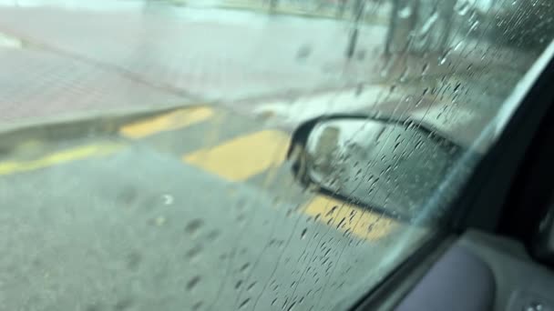 Regn Utanför Bilfönstret — Stockvideo