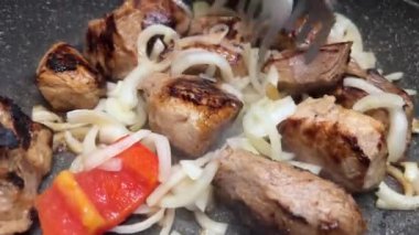 Preparation in the pot of meat