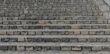 Tuğladan yapılmış bir merdiven.