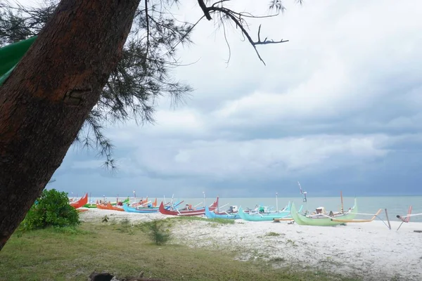 Plaża Kolorowymi Łódkami East Belitung Indonezja Znajdziemy Łodzie Rybackie Które — Zdjęcie stockowe