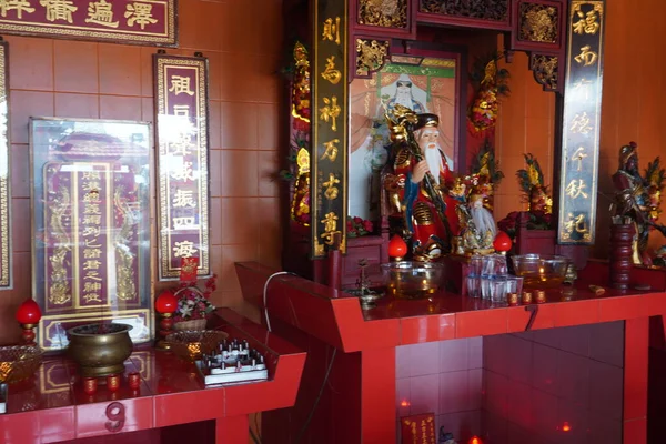 古塔旅游物件 这座庙宇座落在印度尼西亚的白里屯岛上 这座宝塔除了作为儒家和佛教徒的主要礼拜场所外 还是一个宗教旅游胜地 — 图库照片