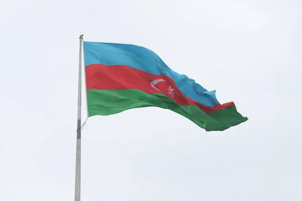 Azerbaycan Ulusal Bayrağı Gökte Dalgalanıyor