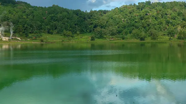 美しくて素晴らしい湖のリノウ — ストック写真