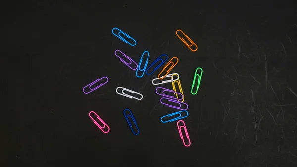 Colorful Paper Clips Isolated Black Background — Stock Photo, Image