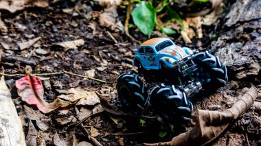 İnanılmaz bir off-road araba oyuncağı