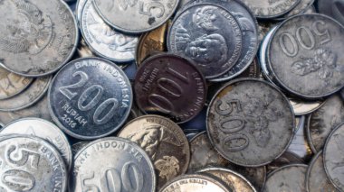 Arkaplan olarak rupiah sikkeleri yığını