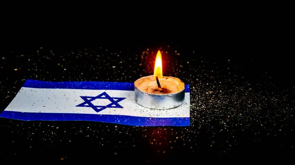 Флаг Израиля Зажженные Над Ним Свечи День Памяти Жертв Холокоста — стоковое фото