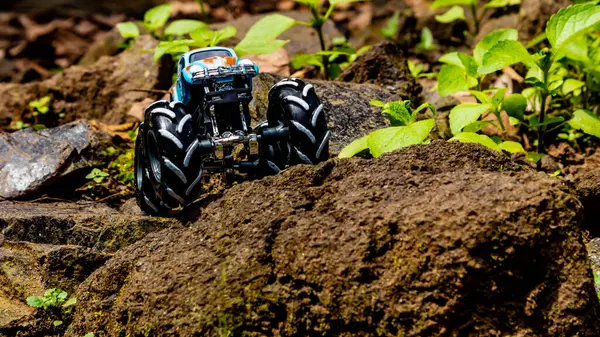 Minahasa, Endonezya: Cumartesi, 10 Aralık 2022, muhteşem off-road araba oyuncağı