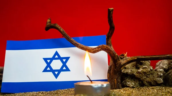Bandeira Israelense Velas Acesas Frente Dela Dia Memória Holocausto — Fotografia de Stock