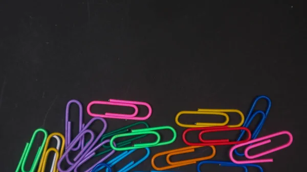 Colorful Paper Clips Isolated Black Background — Stock Photo, Image