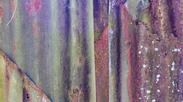 背景として錆ついた亜鉛の壁 — ストック写真