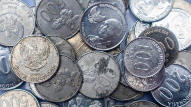 Arkaplan olarak rupiah sikkeleri yığını