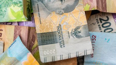Arkaplan olarak rupiah banknotları yığını