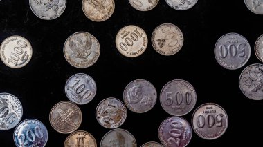 Arkaplan olarak rupiah sikkeleri yığını