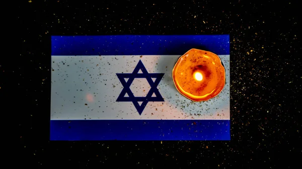 이스라엘 깃발과 불타는 홀로코스트 기억의 — 스톡 사진