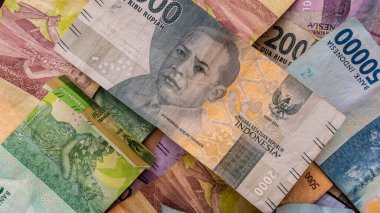 Arkaplan olarak rupiah banknotları yığını