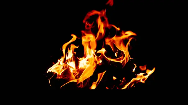 Горящий Огонь Черном Фоне — стоковое фото