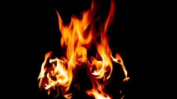 Горящий Огонь Черном Фоне — стоковое фото