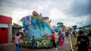 Tomohon, Ağustos 2023, Tomohon Uluslararası Çiçek Festivali, Arabalar çiçek turnuvasına katılmak için çiçeklerle süslenmiştir.